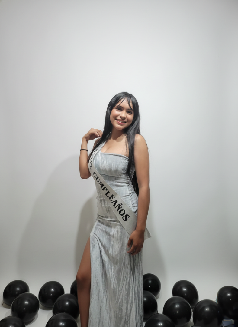 Chat with Scarlet — single girl online