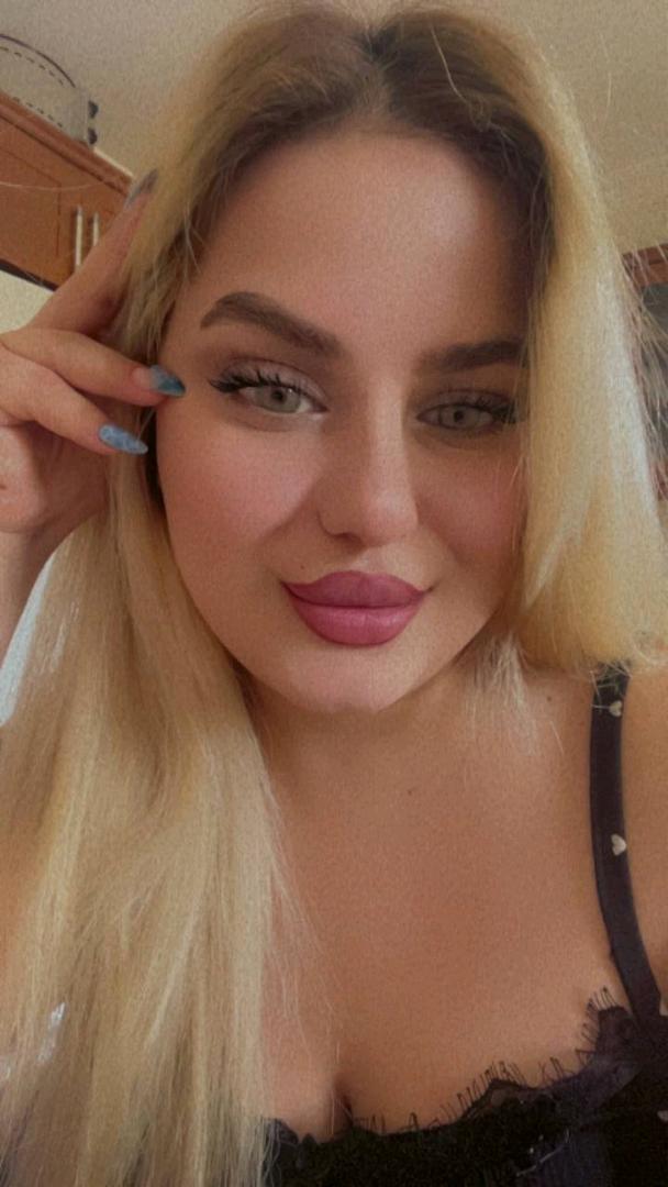 Chat with CEREN — single girl online